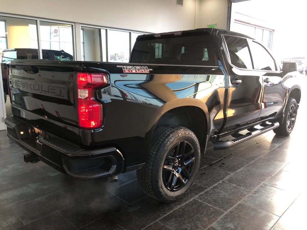 Used 2024 Chevrolet Silverado 1500 Custom Trail Boss w/ Turbomax Blackout Package image 5