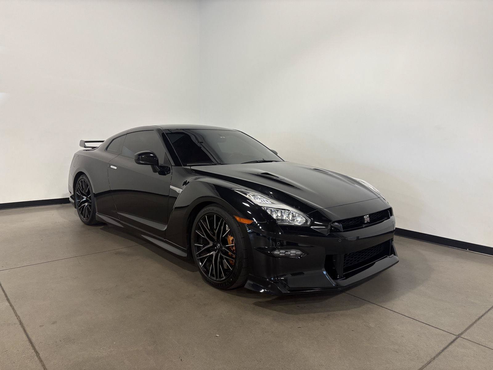 Used 2024 Nissan GT-R Premium w/ Premium Interior Package AWD/4WD image 1