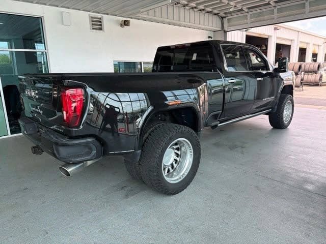 Used 2023 GMC Sierra 3500 Denali w/ Denali Ultimate Package AWD/4WD image 12