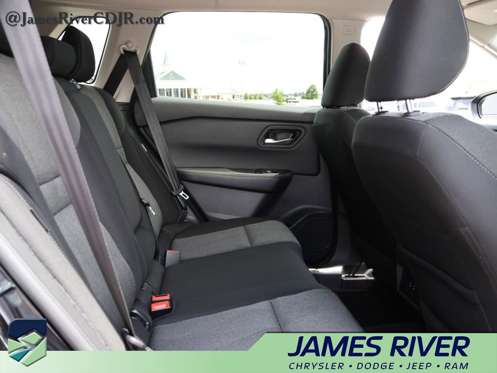 Used 2025 Nissan Rogue SV FWD image 12