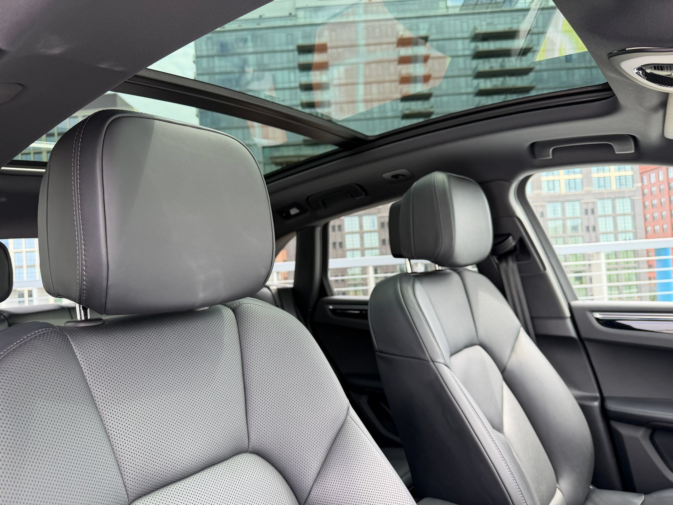 Certified 2023 Porsche Macan S AWD/4WD image 13