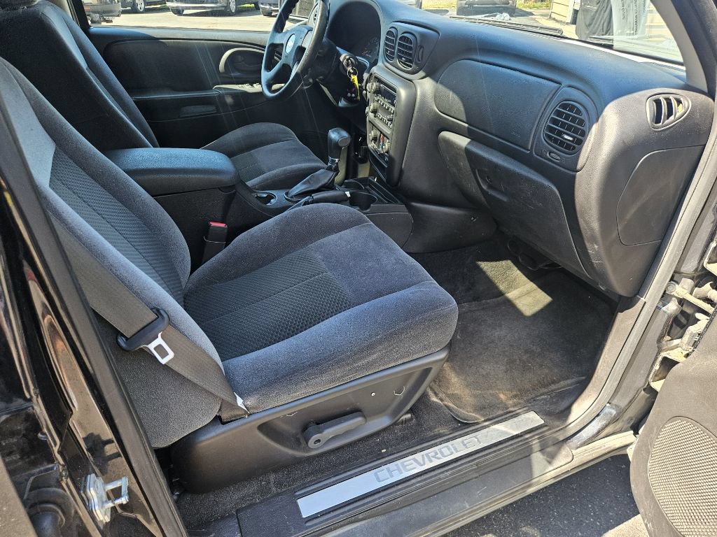 Used 2009 Chevrolet TrailBlazer LT w/ Sun And Sound Package AWD/4WD image 15