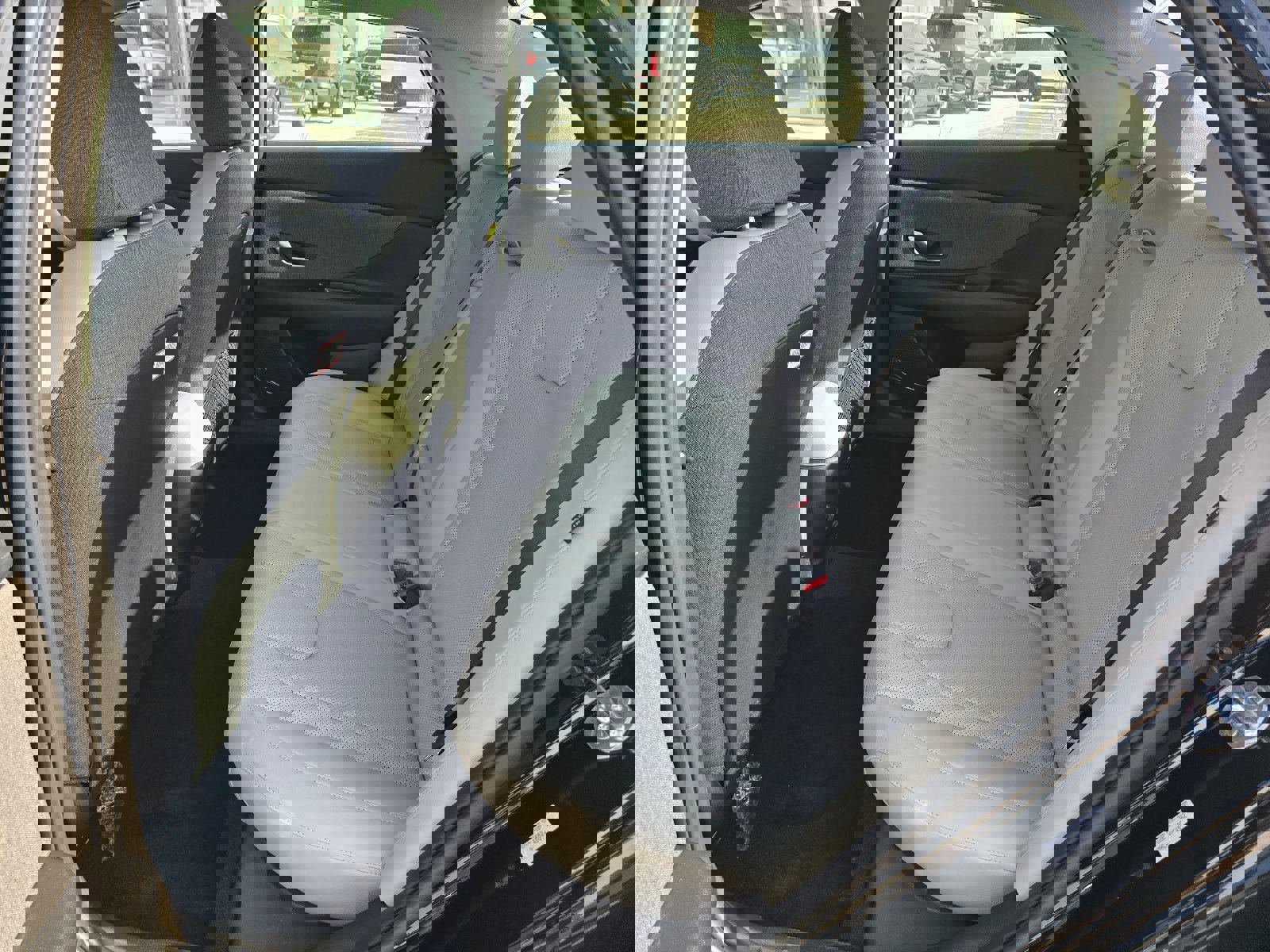 New 2025 Hyundai Elantra Limited image 10