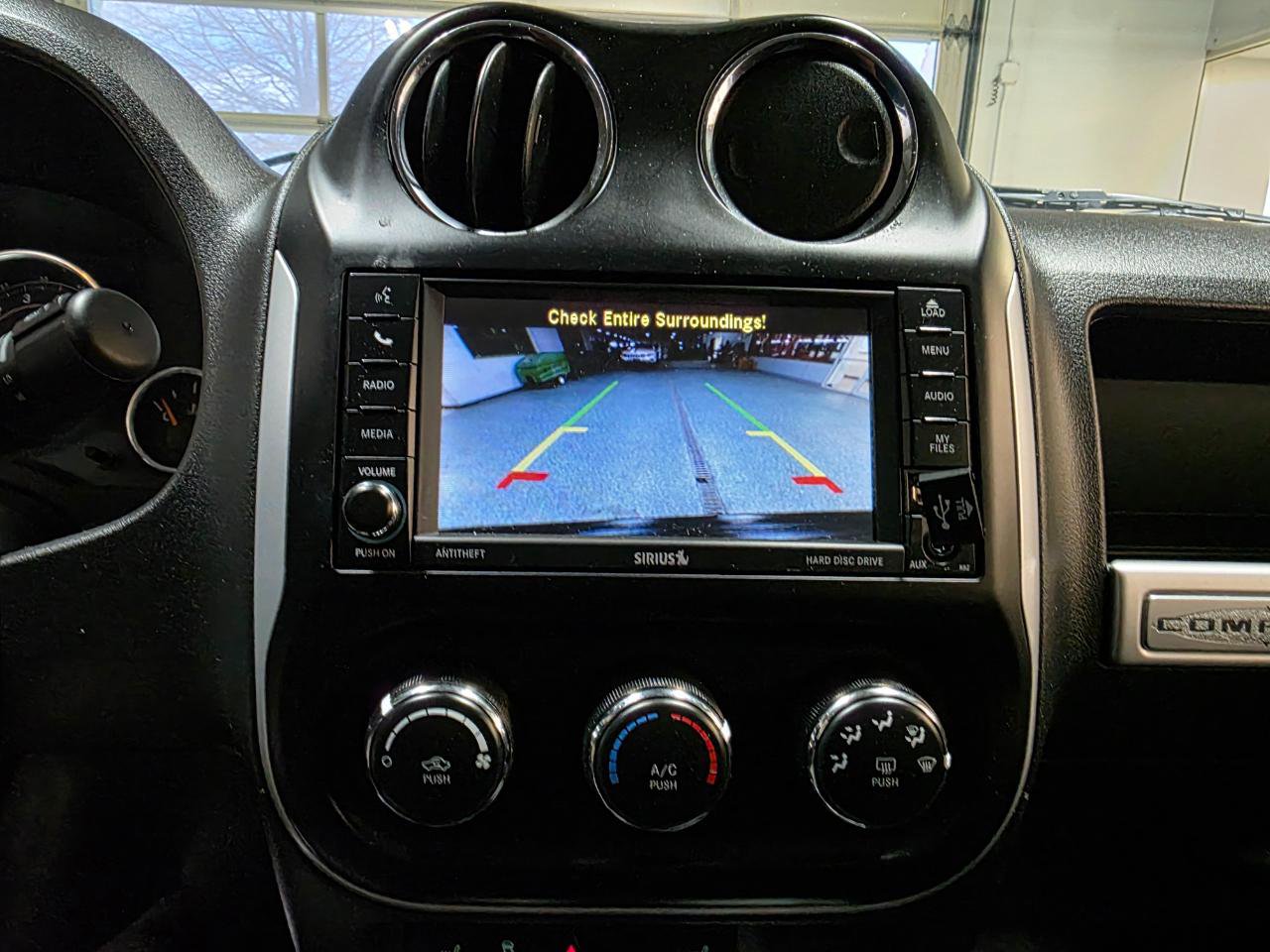 Used 2017 Jeep Compass Latitude image 31