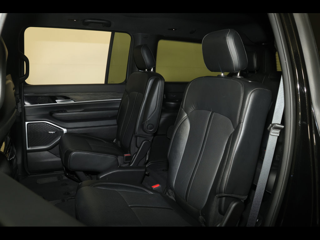 Used 2022 Jeep Wagoneer Series III w/ Flexible Seating Group AWD/4WD image 32