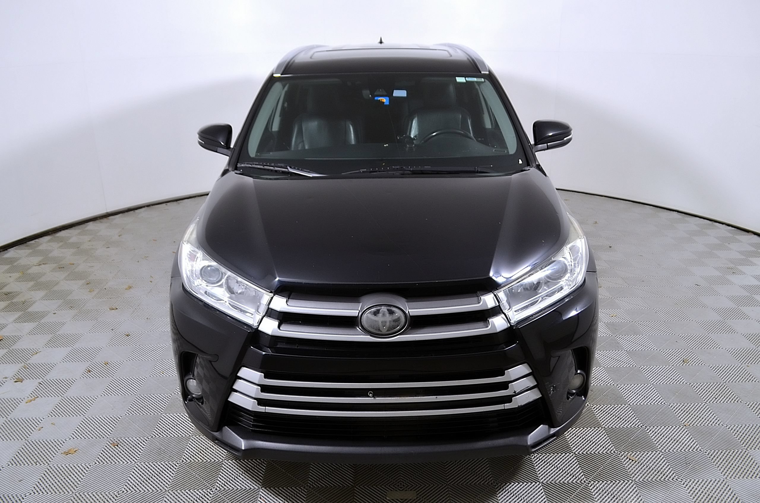 Used 2019 Toyota Highlander XLE AWD/4WD image 4