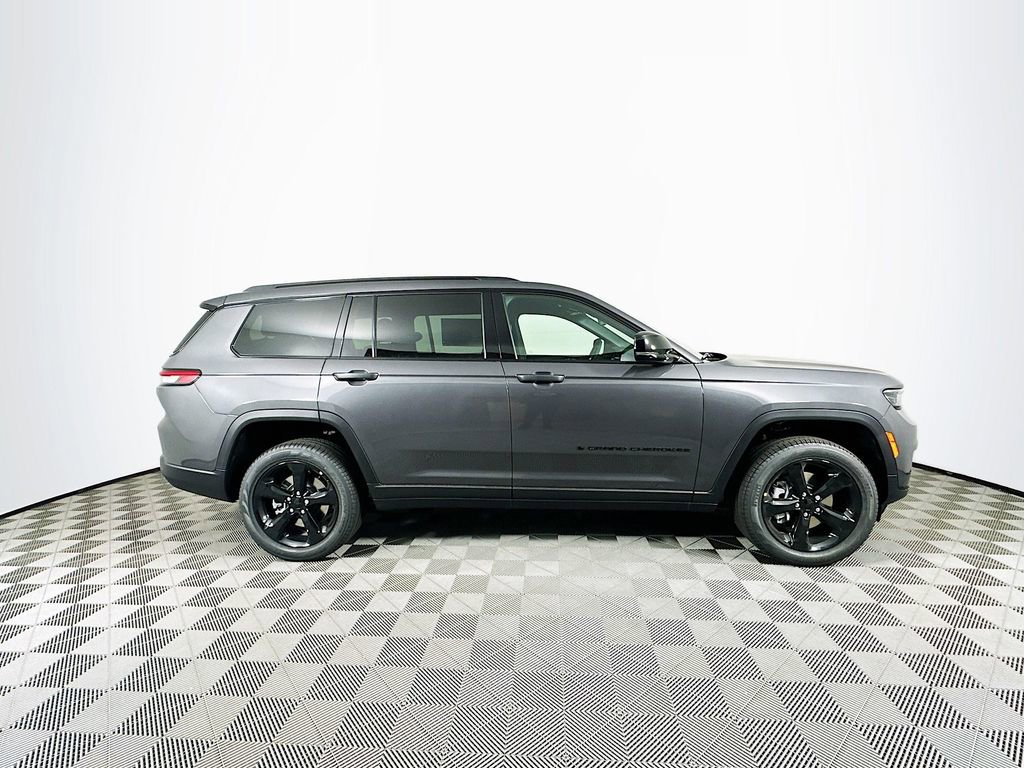 New 2025 Jeep Grand Cherokee L Limited w/ Black Appearance Package image 10