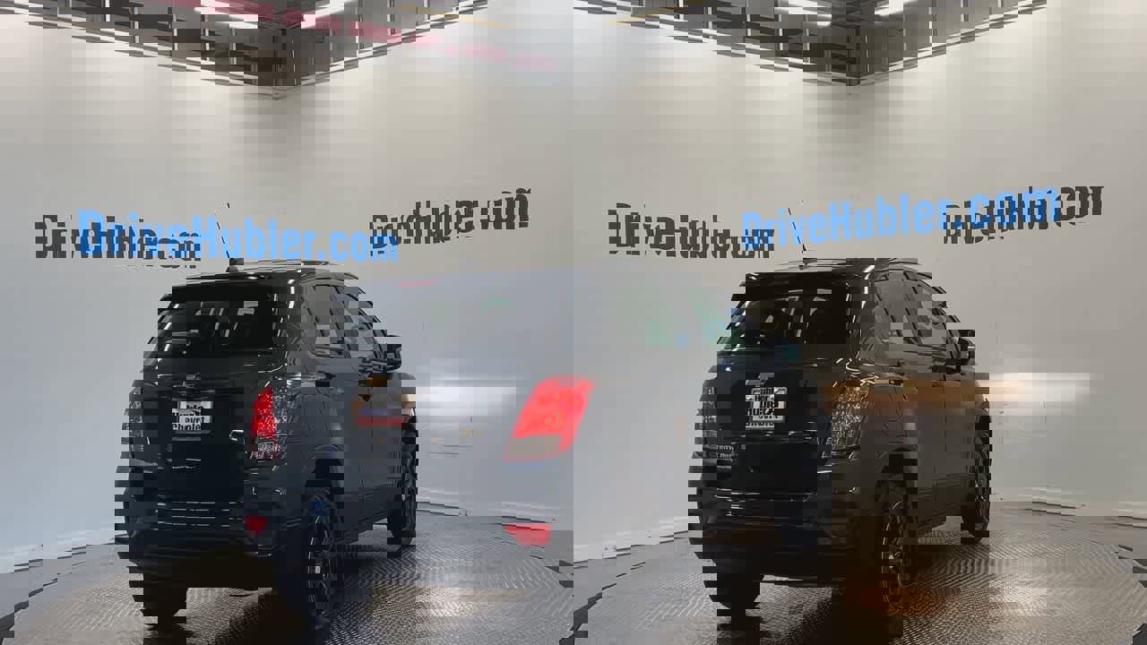 Used 2022 Chevrolet Trax LS image 2