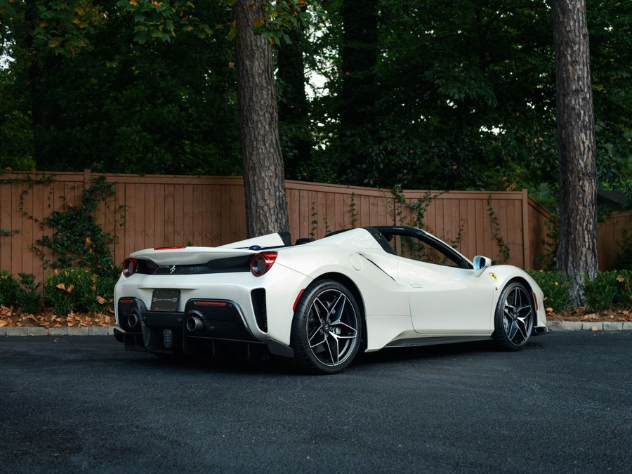Used 2020 Ferrari 488 Pista Spider image 9