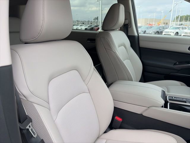 New 2026 Nissan Pathfinder SL image 21