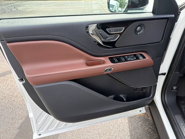 New 2026 Lincoln Aviator Reserve w/ Jet Appearance Package AWD/4WD image 11