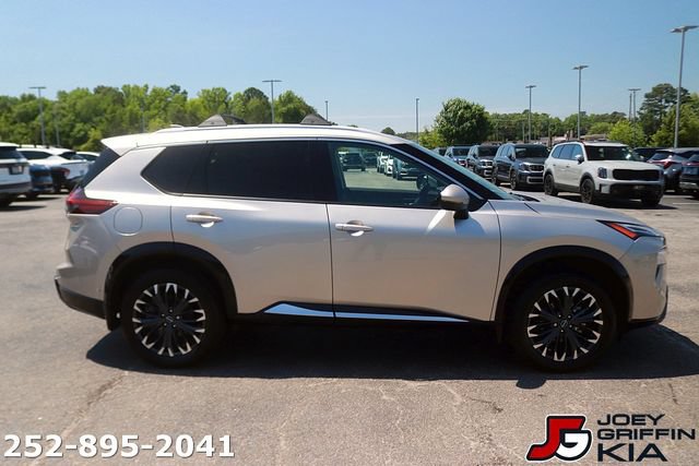 Used 2025 Nissan Rogue Platinum w/ Platinum Premium Package FWD image 8