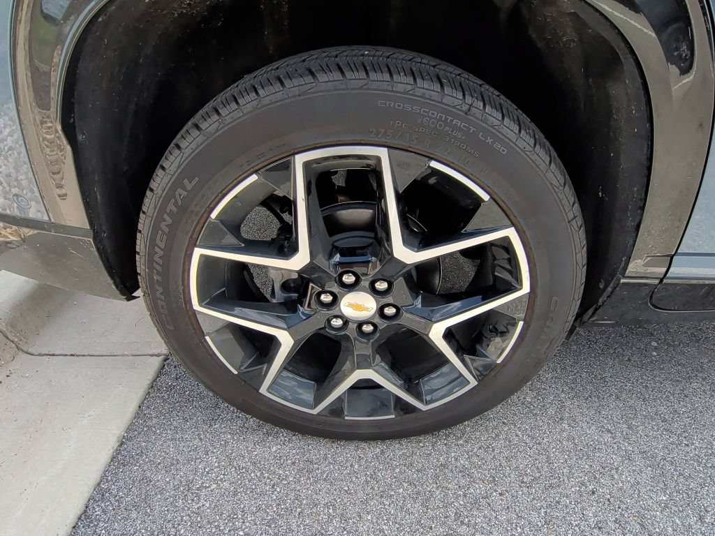 Used 2025 Chevrolet Traverse High Country FWD image 12