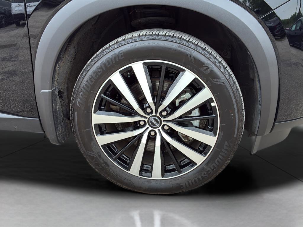 Used 2024 Nissan Pathfinder Platinum w/ Cargo Package FWD image 32