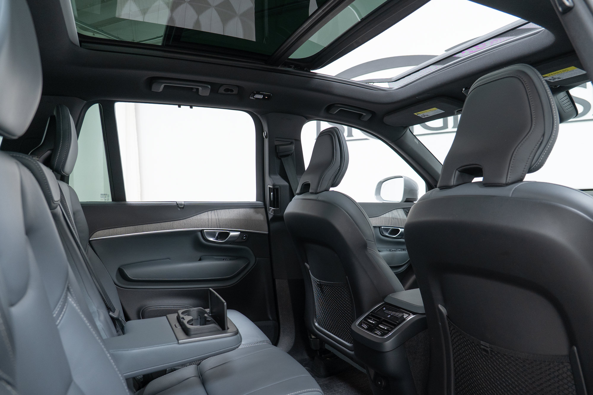 Certified 2024 Volvo XC90 B6 Ultimate w/ Protection Package Premier AWD/4WD image 23