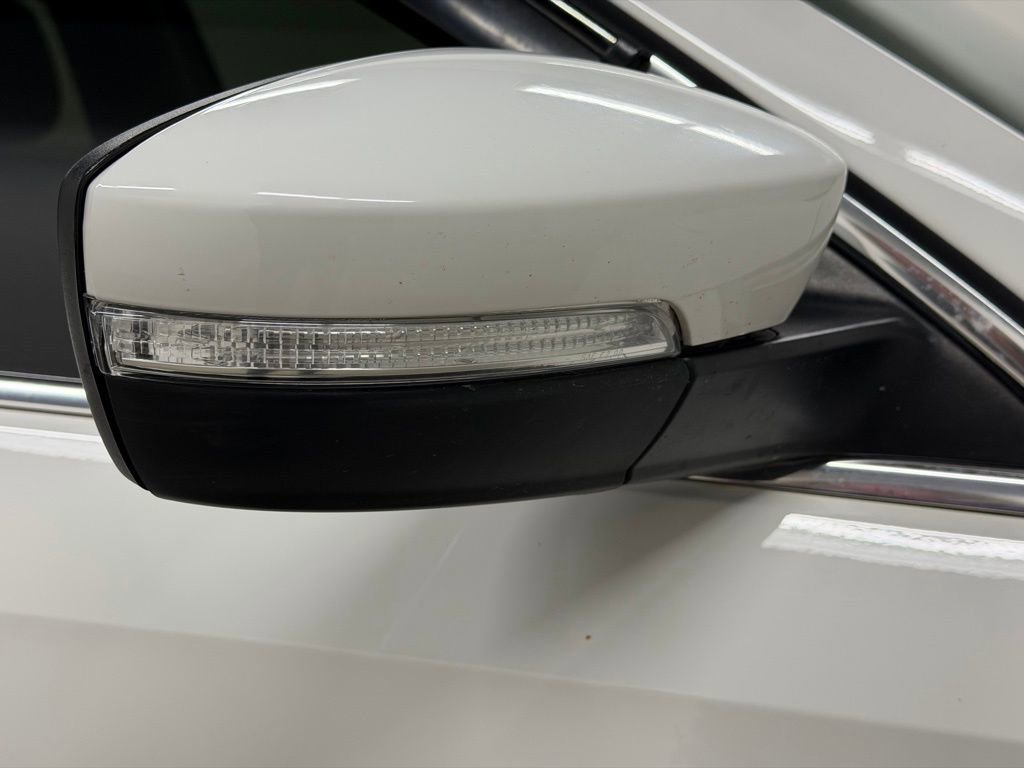 Used 2015 Volkswagen Passat TDI SEL Premium image 26