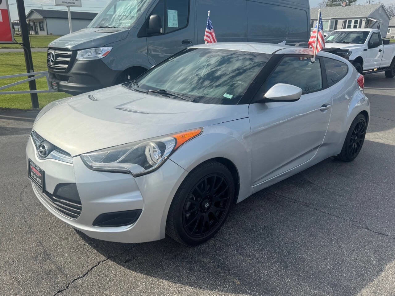 Used 2015 Hyundai Veloster image 2