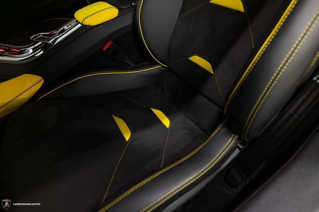 Used 2022 Lamborghini Huracan EVO RWD image 28