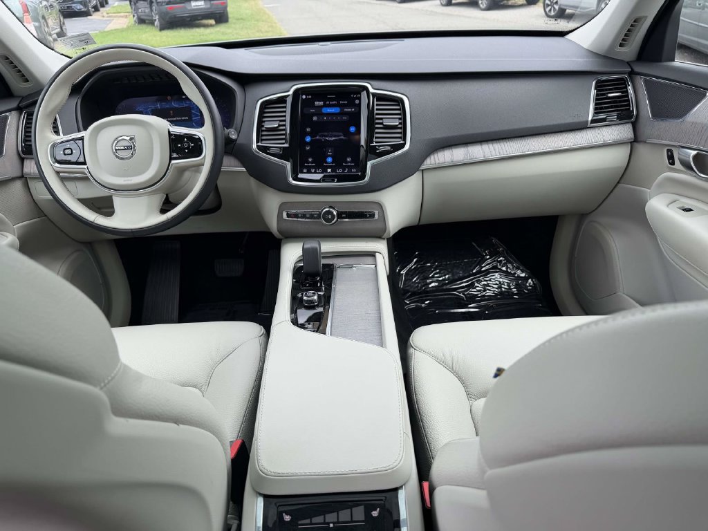 Used 2024 Volvo XC90 B6 Plus AWD/4WD image 2