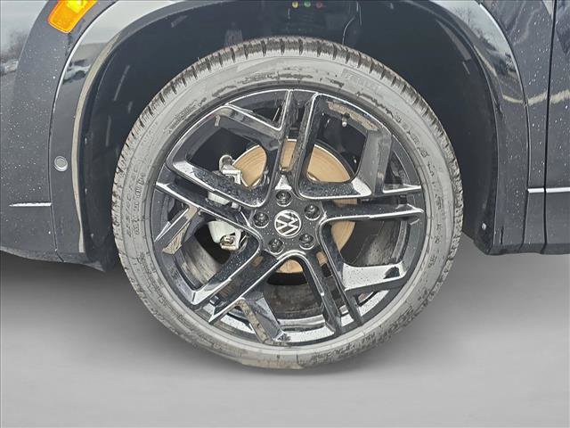 New 2026 Volkswagen Tiguan SE R-Line FWD image 10