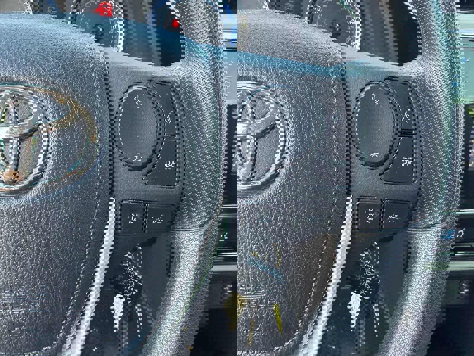 Used 2019 Toyota Corolla LE w/ Carpet Mat Package (TMS) FWD image 17