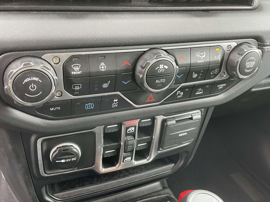 Used 2025 Jeep Wrangler Unlimited Sahara w/ Safety Group image 26