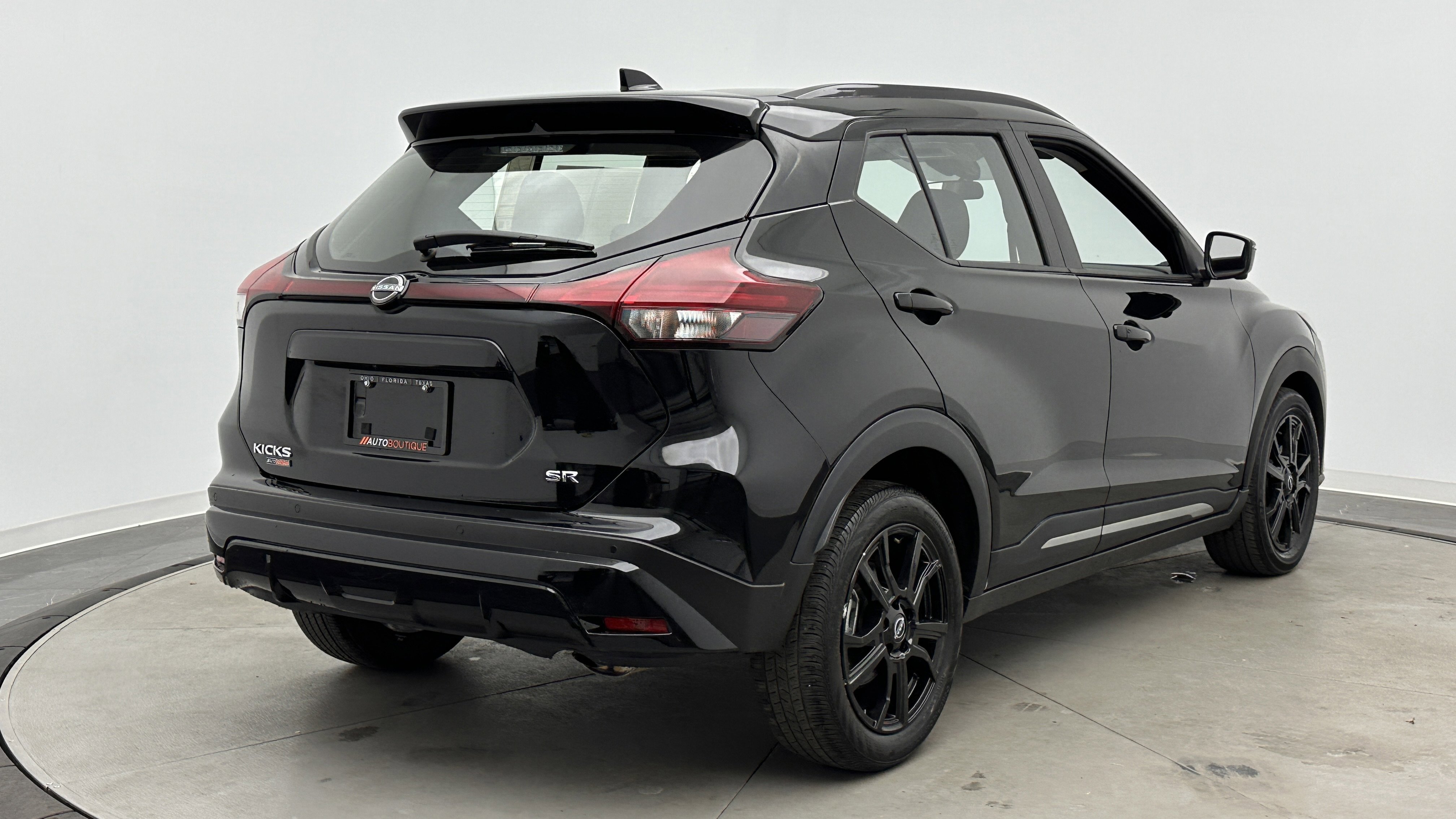 Used 2024 Nissan Kicks SR FWD image 7