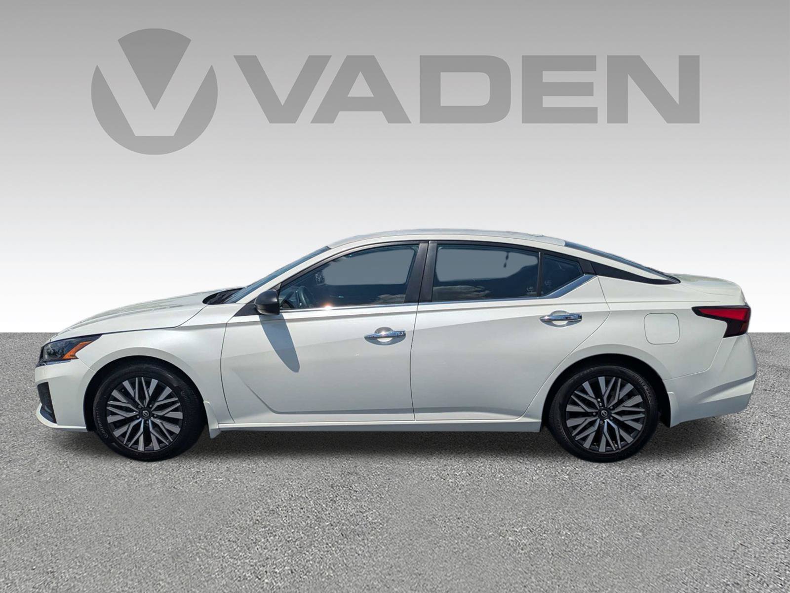 Used 2024 Nissan Altima 2.5 SV FWD image 27