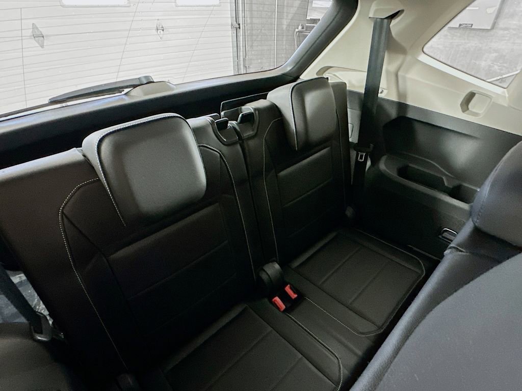 Used 2021 Volkswagen Tiguan SE image 25