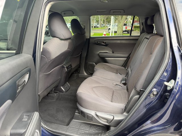 Used 2022 Toyota Highlander LE FWD image 12