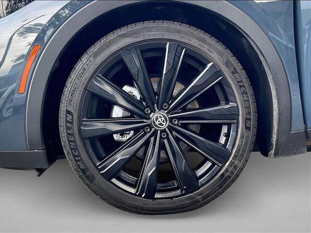Used 2025 Toyota Crown AWD/4WD image 9