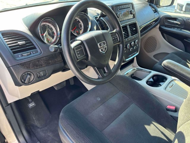 Used 2016 Dodge Grand Caravan SXT FWD image 13