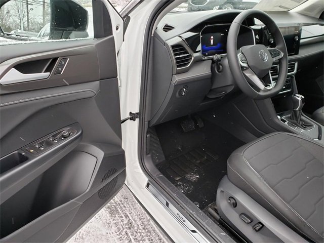 New 2026 Volkswagen Taos SE image 6
