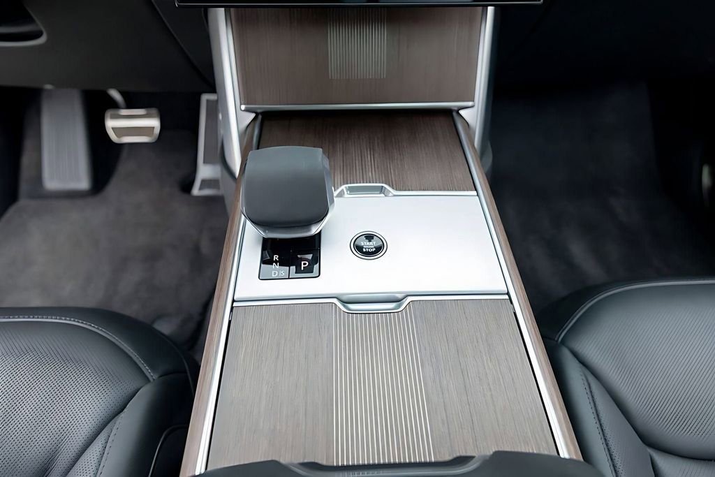 Used 2025 Land Rover Range Rover Long Wheelbase Autobiography image 38