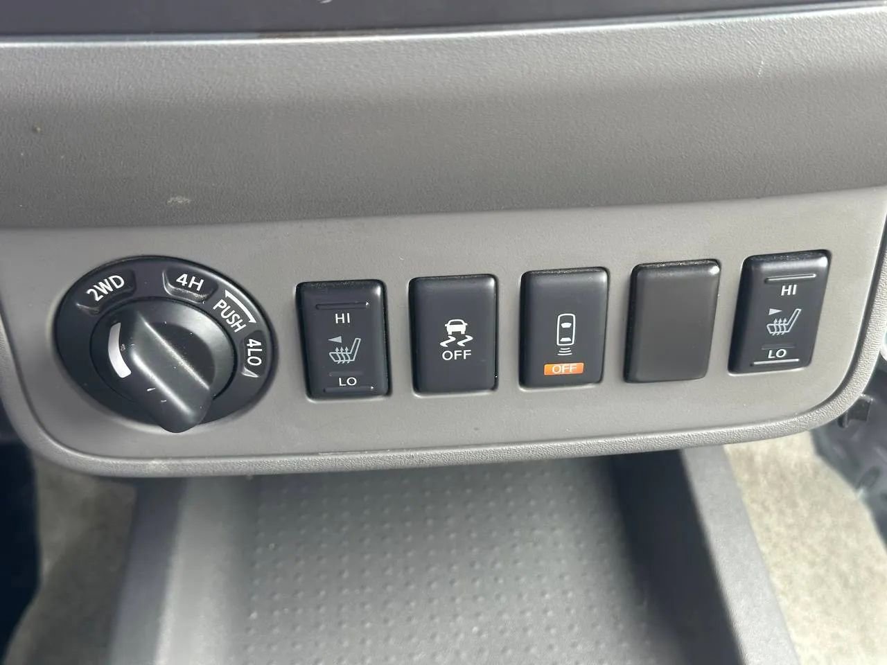 Used 2017 Nissan Frontier SV w/ SV Value Truck Package AWD/4WD image 17