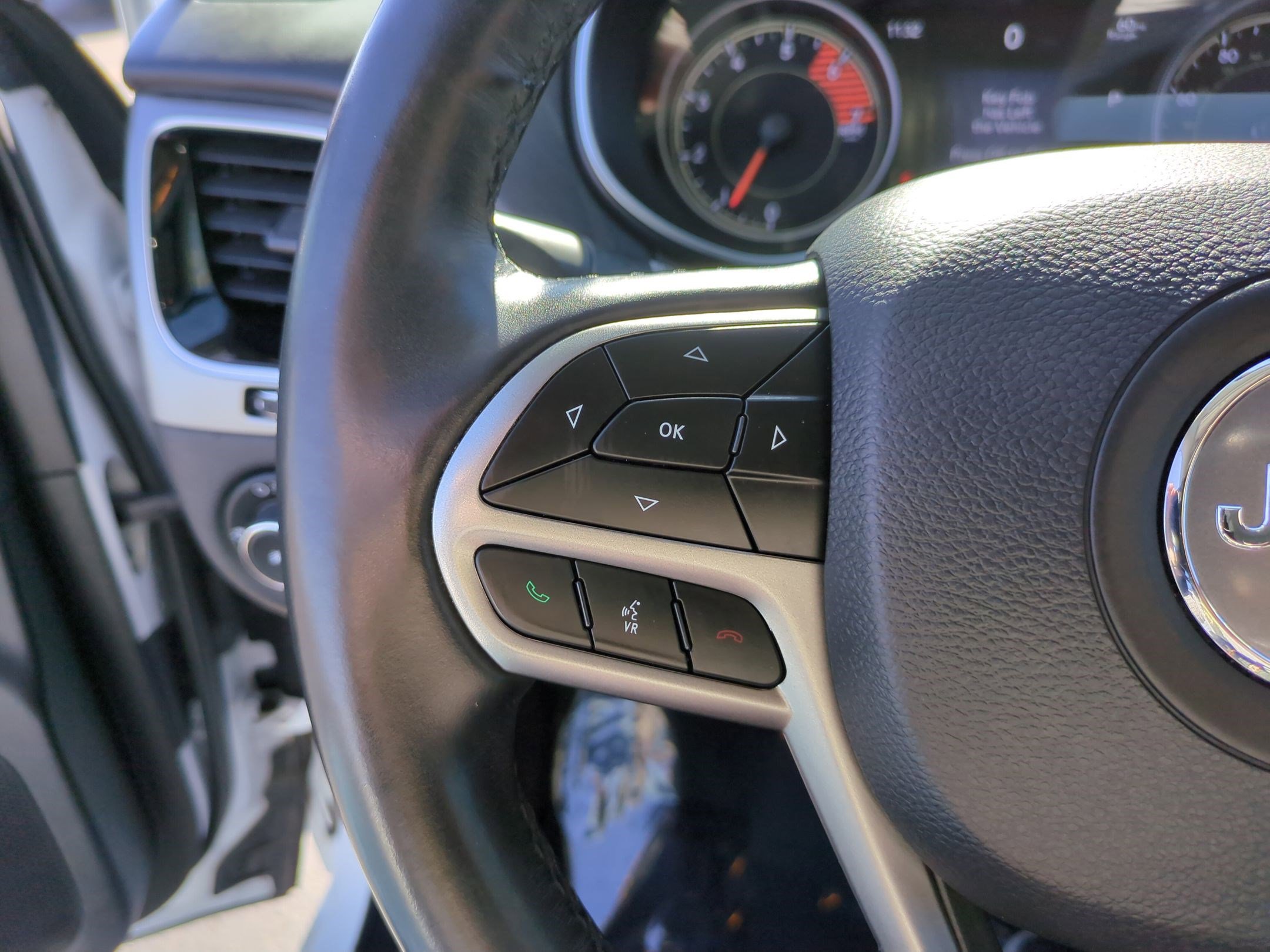 Used 2019 Jeep Cherokee Overland w/ Technology Group image 17