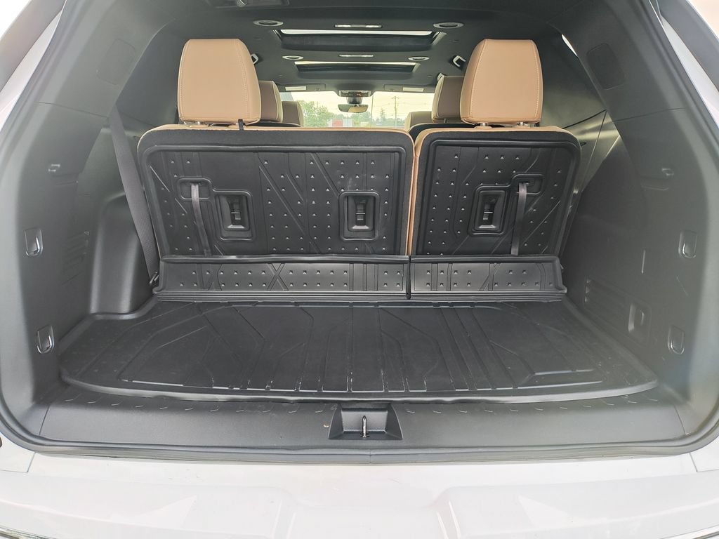 Used 2023 Chevrolet Traverse Premier w/ LPO, Floor Liner Package AWD/4WD image 9