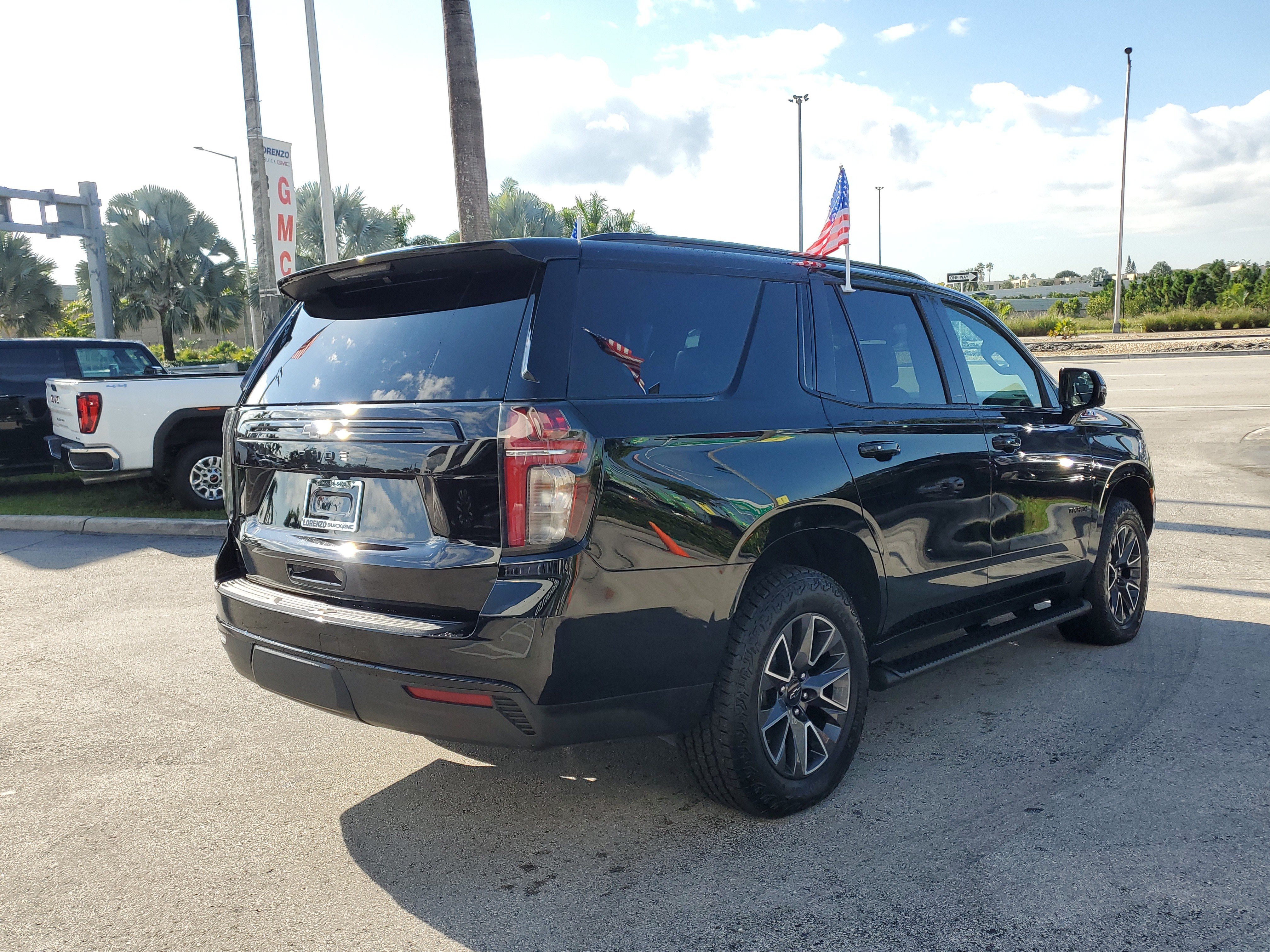 Used 2023 Chevrolet Tahoe Z71 w/ Luxury Package AWD/4WD image 5