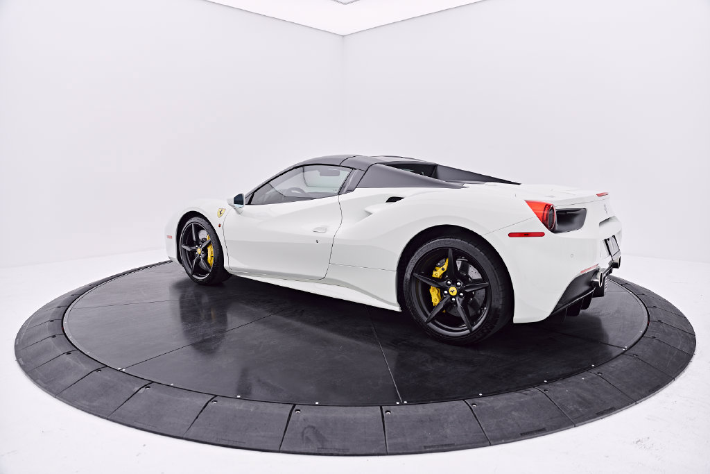 Used 2019 Ferrari 488 Spider RWD image 19