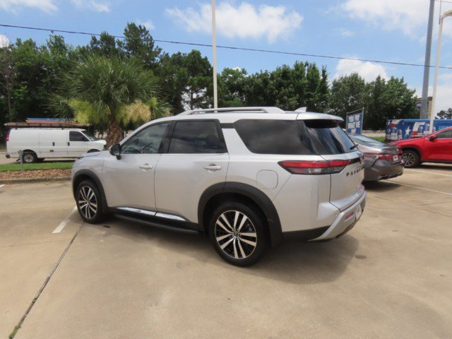 Used 2024 Nissan Pathfinder Platinum w/ Lighting Package (N93) FWD image 15