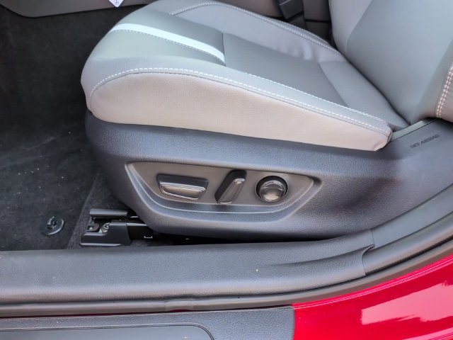 Used 2026 Toyota Camry SE FWD image 13