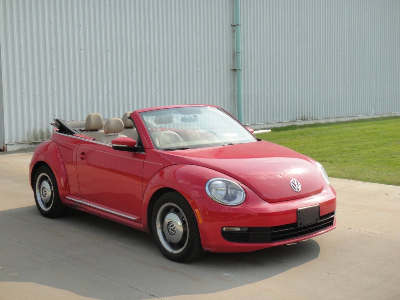 Used 2013 Volkswagen Beetle 2.5 FWD image 4