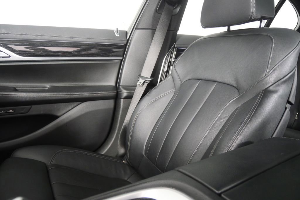 Used 2019 BMW 740i w/ M Sport Package image 24