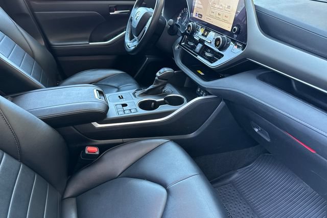 Used 2023 Toyota Highlander XLE FWD image 20