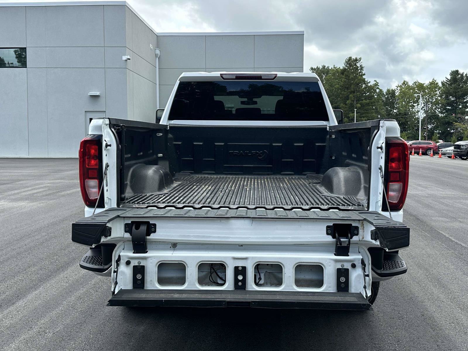 Used 2023 GMC Sierra 2500 SLE AWD/4WD image 8