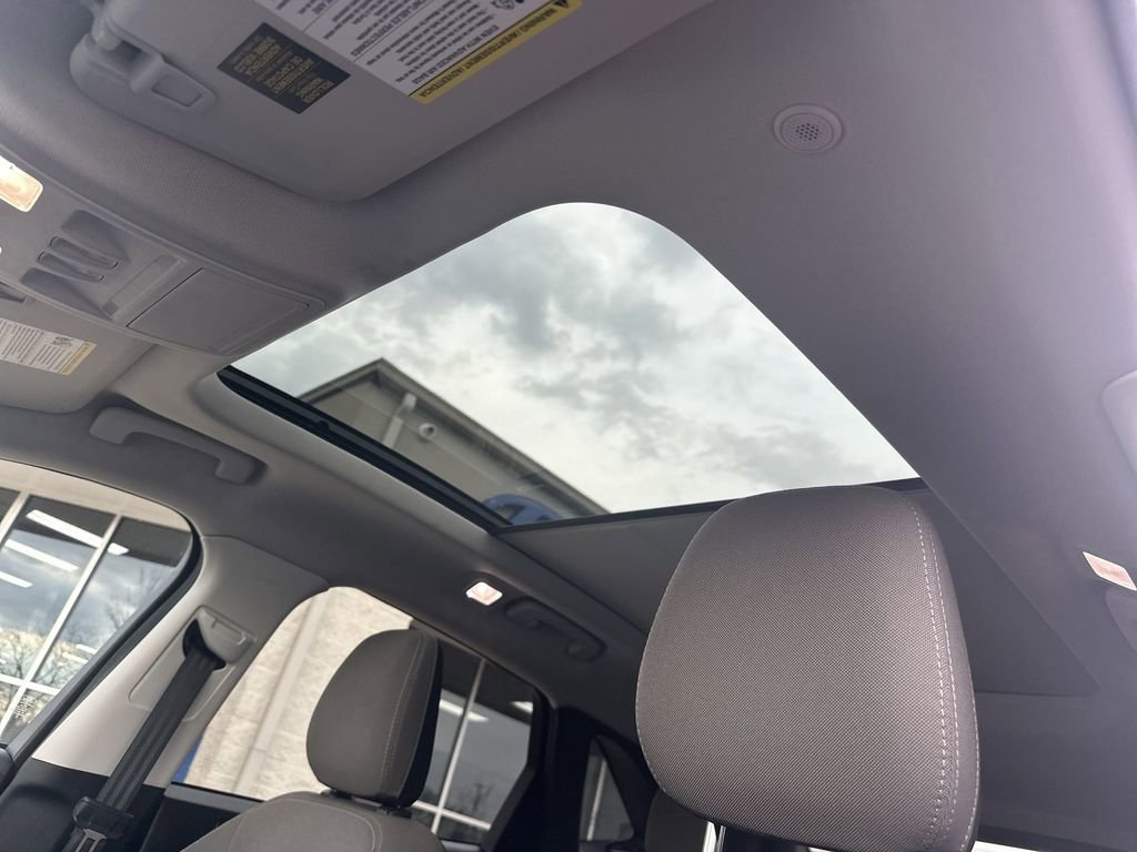 Used 2021 Ford Escape SE w/ SE Sport Appearance Package image 16