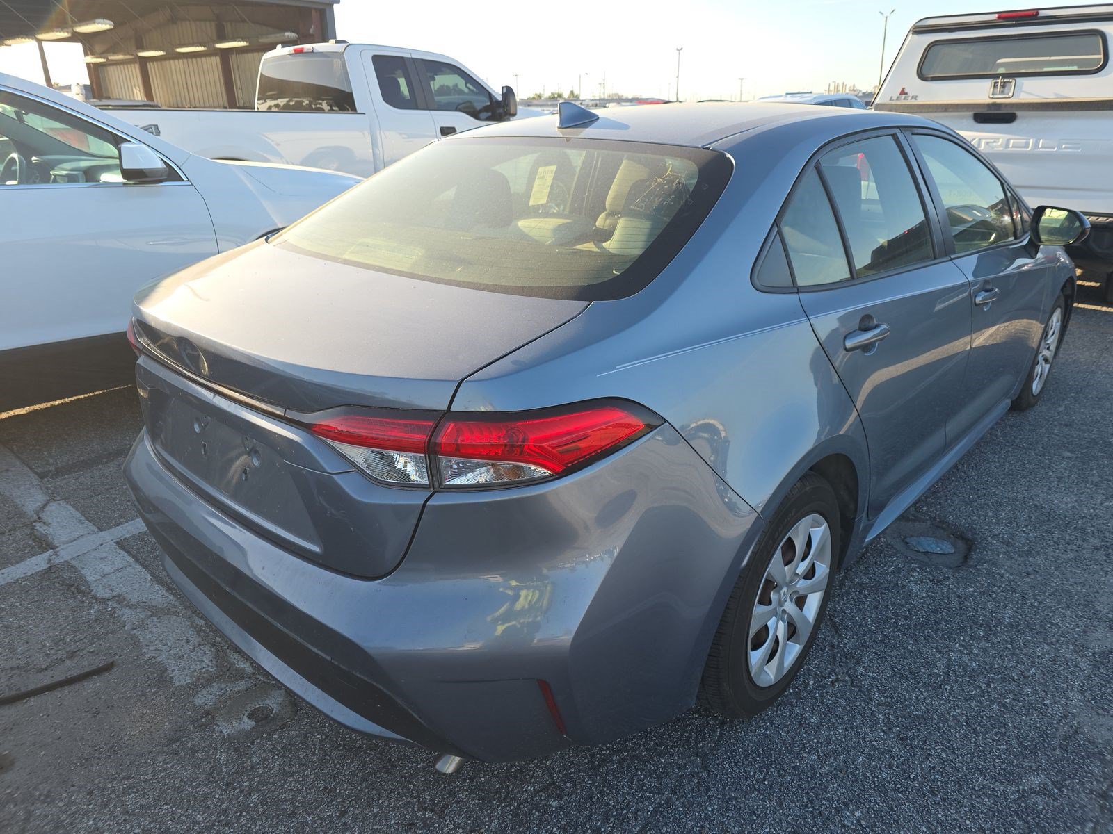 Used 2020 Toyota Corolla LE FWD image 2