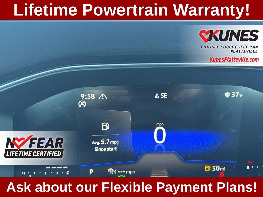 Used 2025 Volkswagen Jetta SE FWD image 14