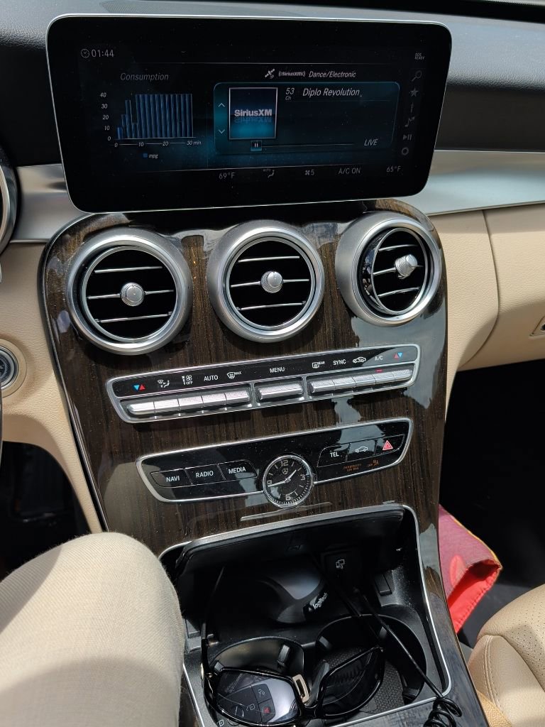 Used 2019 Mercedes-Benz C 300 Sedan image 2