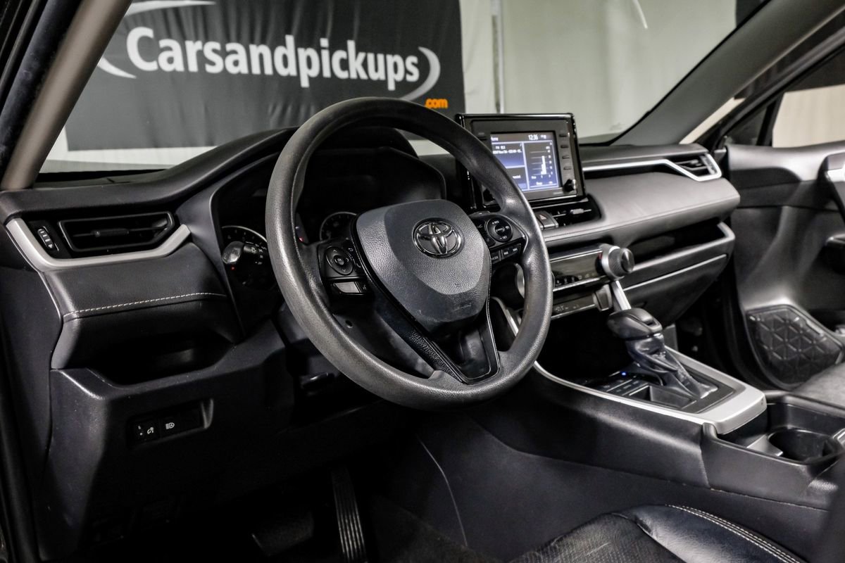 Used 2021 Toyota RAV4 LE FWD image 15